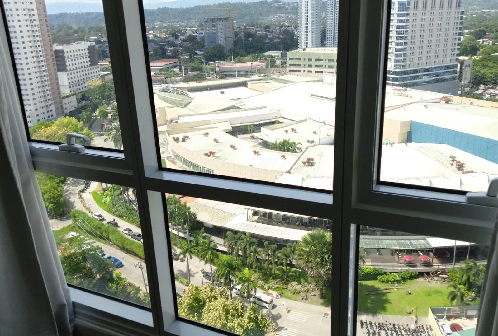 Walk To Abreeza Mall, High Floor, 1 Bedroom, Balcony With View, Parking, Wifi, Netflix, Kitchen, Washer - T1-2518 Davao Stadt 0*,