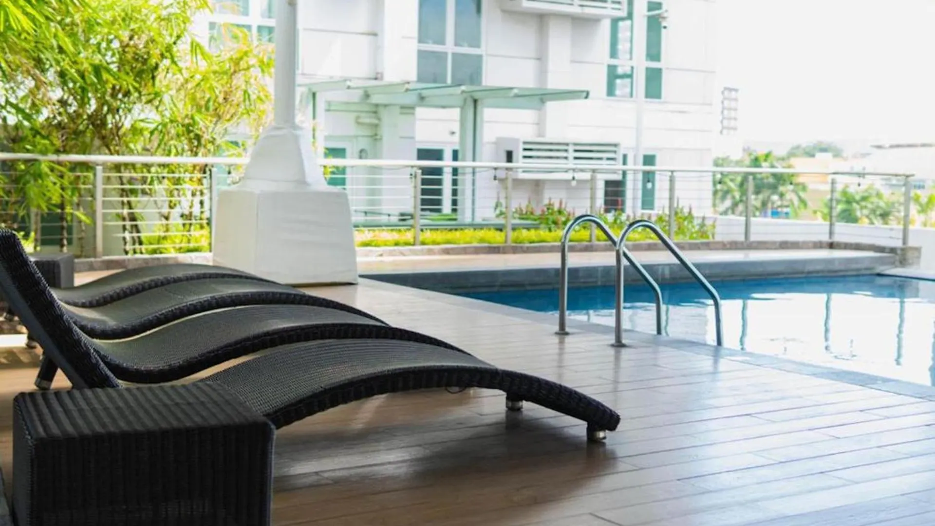 Walk To Abreeza Mall, High Floor, 1 Bedroom, Balcony With View, Parking, Wifi, Netflix, Kitchen, Washer - T1-2518 Davao Stadt Philippinen